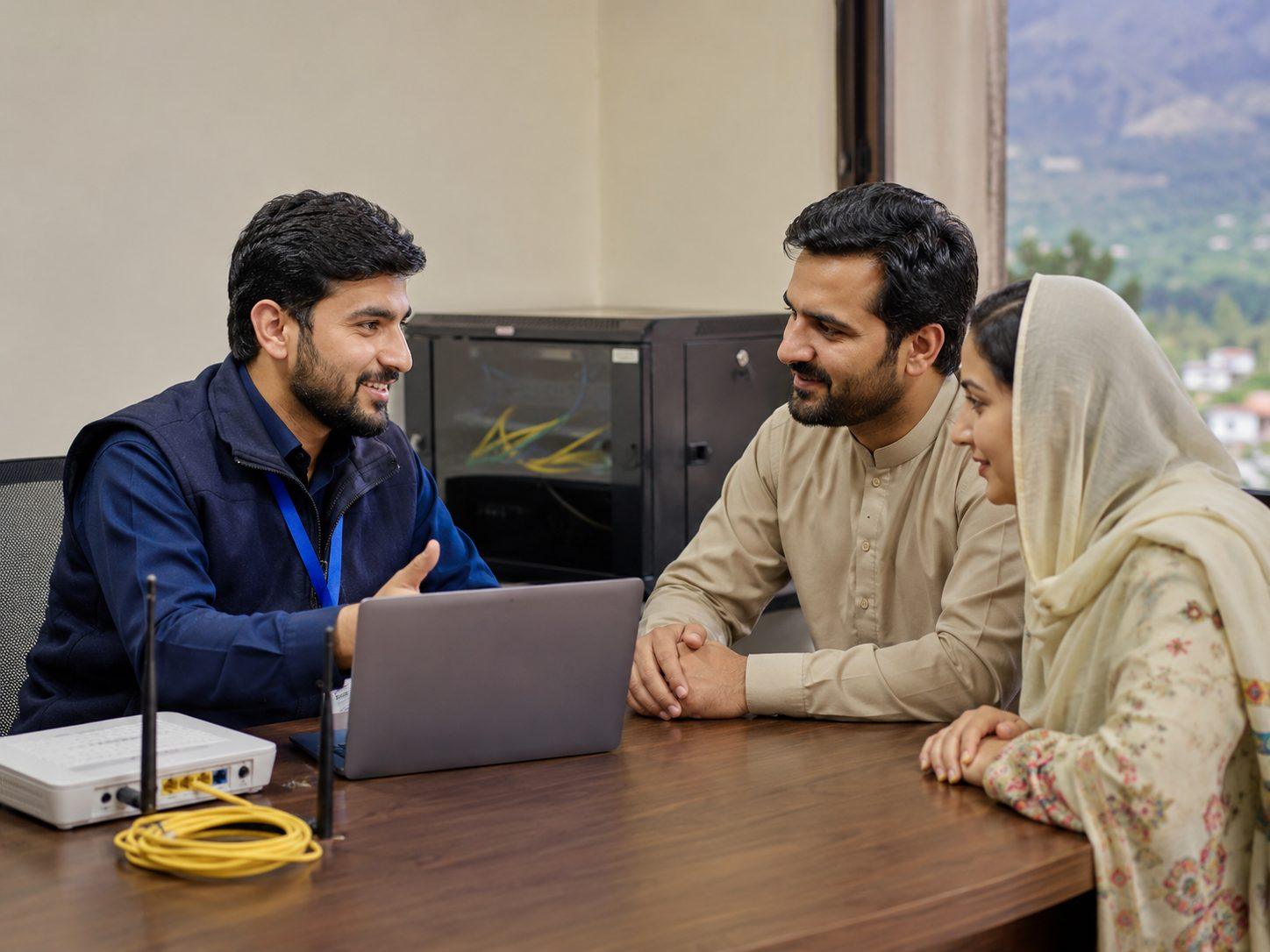 Rumi and Jojo Communications team helping Pakistani customers choose a suitable internet connection